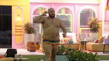 Tiago Abravanel curte a piscina em sua estreia no 'BBB 22' - Reprodução/Globo