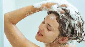 Técnica co-wash promete um cabelo hidratado sem o uso de xampu - Unsplash