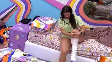 Larissa pode se safar do paredão por ter quebrado o pé - Reprodução/Tv Globo
