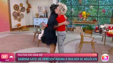 Sabrina Sato foi tomar café da manhã com Ana Maria Braga usando um look bastante inusitado - TV Globo
