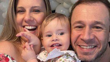 Lua, filha de Tiago Leifert, foi diagnosticada com Retinoblastoma - Instagram/@garbindaiana