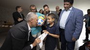 João Gabriel participou de uma cerimônia em homenagem a Marta - Lucas Figueiredo/CBF