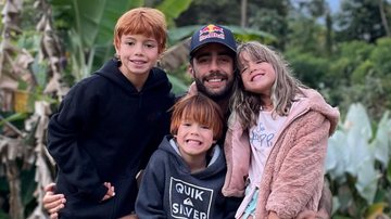 Pedro Scooby ao lado de seus três filhos, Dom, Bem e Liz - Reprodução/Instagram