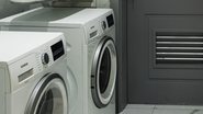 Com o advento dos apartamentos menores, pode ficar inviável secar as roupas no varal. Entenda a secadora de roupa. - Emmanuel Ikwueg/Unsplash