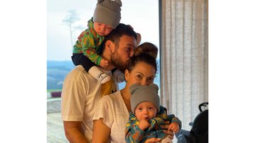 Fabiula Nascimento e Emilio Dantas com os gêmeos Raul e Roque - Instagram/@fabiulaa