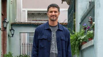 Oto é interpretado por Romulo Estrela na novela 'Travessia'. - Globo/Estevam Avellar