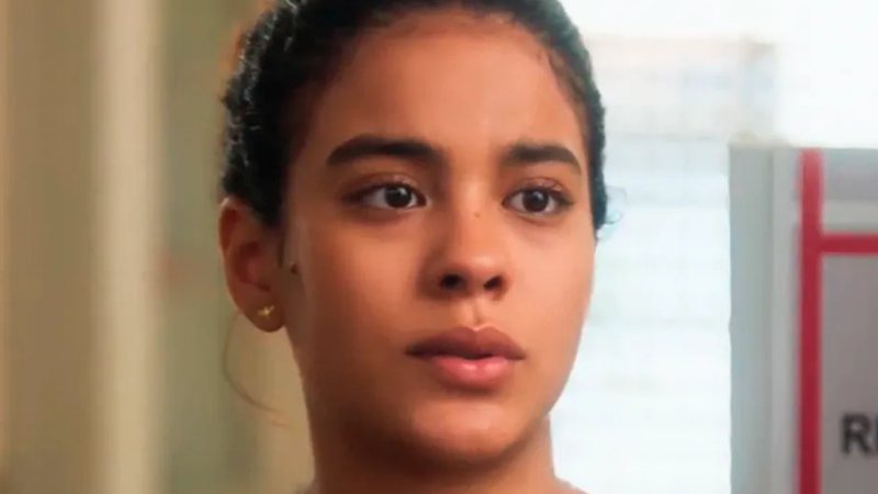 Sol se desesperar ao ver a filha nos braços de Lumiar em 'Vai na Fé' - TV Globo