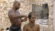 Gabriel Santana raspou o cabelo durante a tarde desta quinta-feira (9) - TV Globo