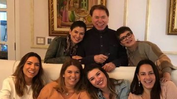 Silvio Santos na companhia das seis filhas; exame de DNA respondeu se ele teria uma sétima. - Instagram/@silviaabravanel