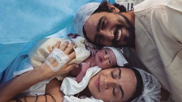 Tereza, segunda filha de Thaila Ayala e Renato Góes, nasceu neste domingo (16) - Foto: Fabi Salomao