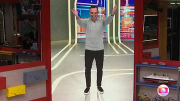 Tadeu Schmidt dançando no BBB 23 - Globo