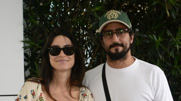 Thaila Ayala e Renato Góes deixam a maternidade com a filha recém-nascida - Webert Belicio/ AgNews