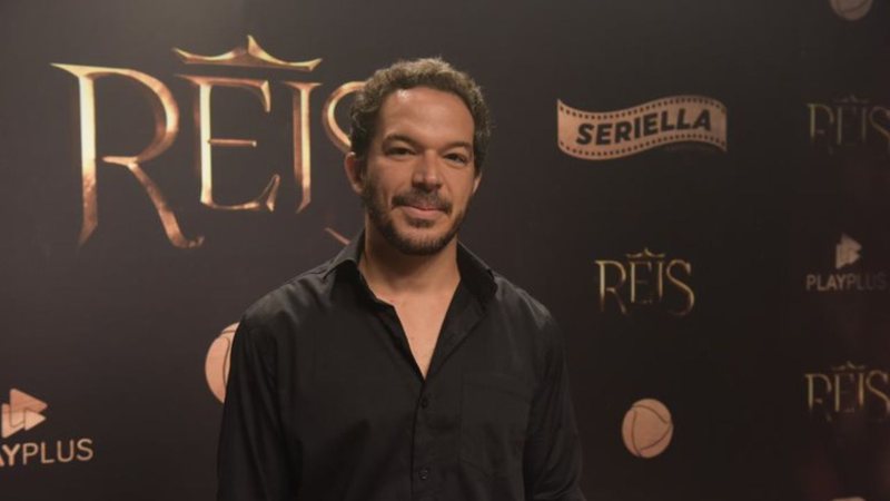 Fifo Benicasa celebra sua participação ao longo das temporadas da série 'Reis' - Record TV