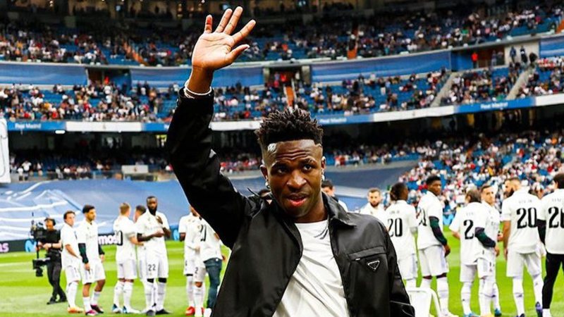 Vinicius Júnior recebe apoio durante jogo do Real Madrid - Reprodução/Instagram