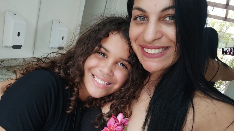 Fabíola Borges da Silva, mãe de Marina, de 10 anos, tenta passar esse conceito para a filha. - Arquivo pessoal