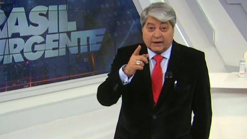 Apresentador declarou que a rotina de trabalhos estava exaustiva em seus 66 anos - Band TV