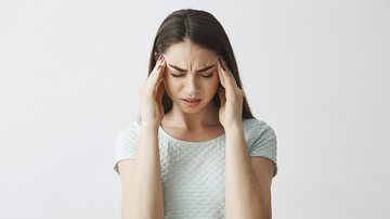 Quer saber o que a dor de cabeça quer dizer no aneurisma cerebral? Confira a explicação de um especialista - Cookie_studio / Freepik
