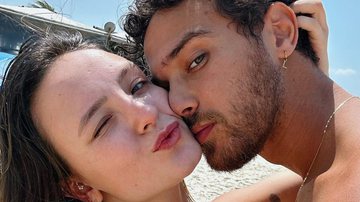 Após viagem a Paris, Larissa Manoela é recebida com buquê do noivo, André Luiz Frambach - Instagram/Larissa Manoela