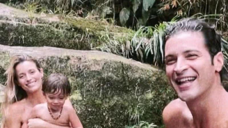 Leandro Lima e a família dispensaram as roupas de banho para se refrescarem na natureza - Instagram/Leandro Lima