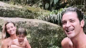 Leandro Lima e a família dispensaram as roupas de banho para se refrescarem na natureza - Instagram/Leandro Lima