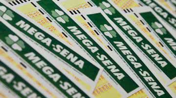 Apostas podem ser feitas em lotérias credenciadas ou pela internet - Marcello Casal Jr/Agência Brasil