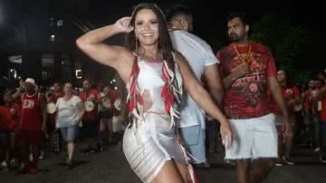 Viviane Araújo samba em ensaio de Carnaval para Salgueiro. - Foto: Anderson Borde/AgNews
