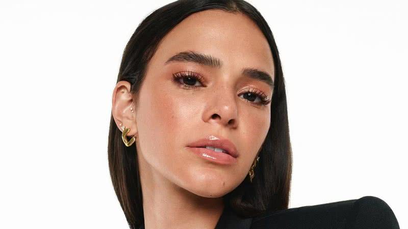 Nova embaixadora da Yve Saint Laurent Beauty, Bruna Marquezine aposta na maquiagem glow - Reprodução/Instagram