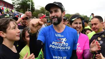 Hugo Farias, de 44 anos, é a primeira pessoa nas Américas a correr 366 maratonas seguidas - Reprodução/Instagram Hugo Faria