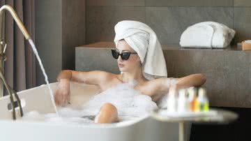 Água quente faz mal para pele? Veja mitos e verdades sobre a hora de tomar banho