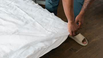 A higienização correta da cama e do colchão evita problemas e saúde, queda na produtividade e promove maior qualidade do sono. - Freepik