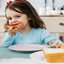 Quais alimentos não podem faltar no prato de uma criança?