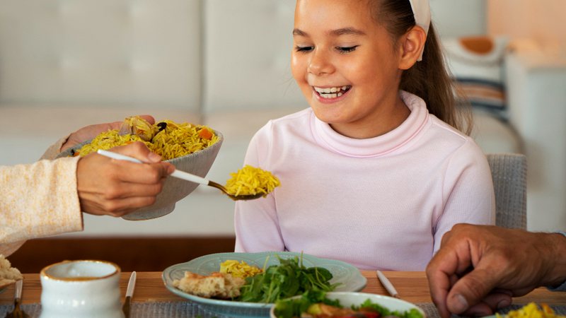 Alimentação saudável: como fazer seus filhos se alimentarem bem em casa - Freepik