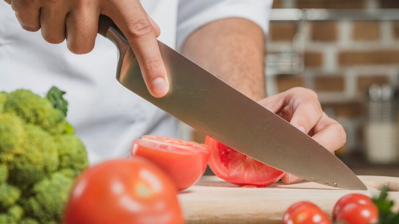 A higienização e manutenção também são etapas importantes, segundo a chef Roberta Martire. - Foto: Freepik