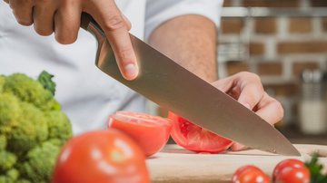 A higienização e manutenção também são etapas importantes, segundo a chef Roberta Martire. - Foto: Freepik