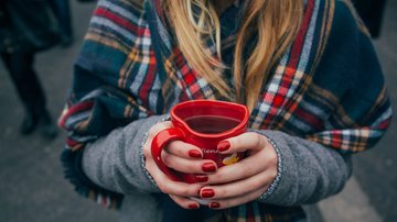 Saiba quais são as principais tendências para as unhas agora no inverno - Unsplash/Alisa Anton