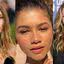 Hailey Bieber, , Zendaya e Gisele Bündchen estão entre as famosas fãs da maquiagem natural