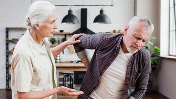 Com o passar dos anos, é comum que partes do corpo comecem a falhar com mais facilidade. - Foto: Freepik