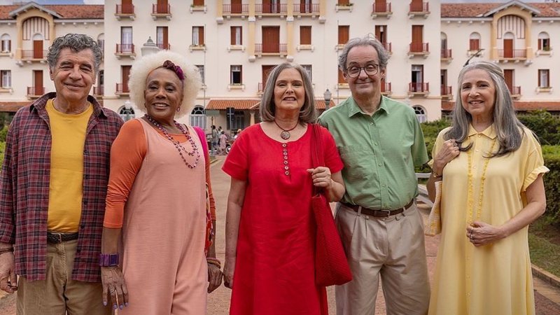 Louise Cardoso (Dona Mônica), Daniel Dantas (Sr. Cebola), Malu Valle (Dona Magali), Paulo Betti (Sr. Cascão) e Dhu Moraes (Milena) vivem Turma da Mônica em fase adulta; confira nova série do GloboPlay - Reprodução/TV Globo