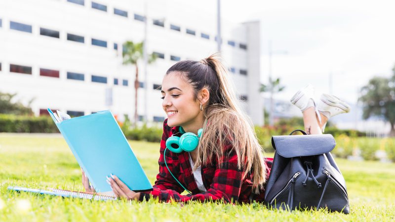 Vida universitária: como gerenciar a saúde mental com sucesso - Freepik