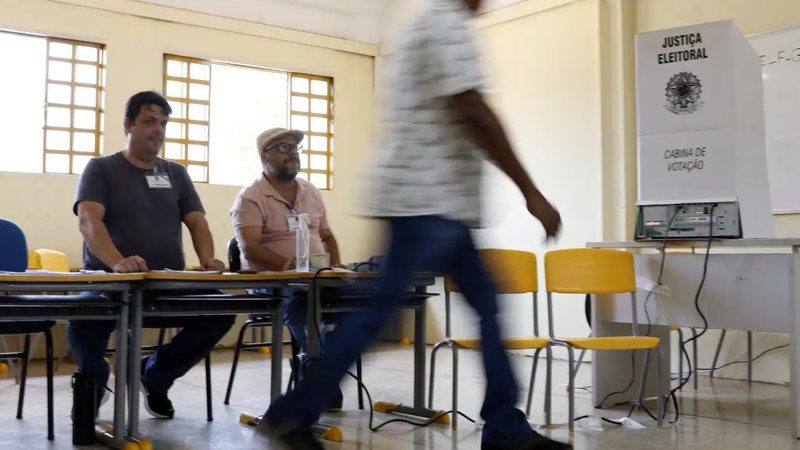 Em cidades com menos de 200 mil eleitores, não há segundo turno. - Foto: Bruno Peres/Agência Brasil