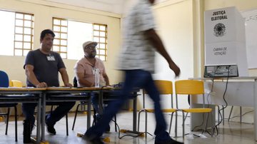 Em cidades com menos de 200 mil eleitores, não há segundo turno. - Foto: Bruno Peres/Agência Brasil