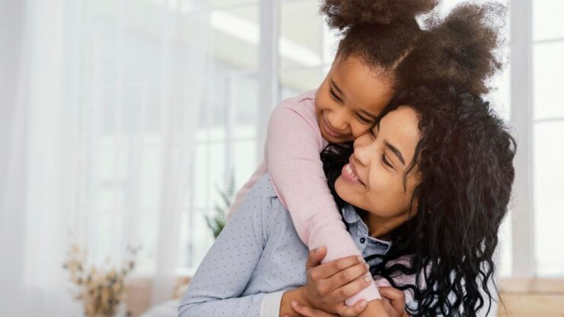 O programa 'Mães de Pernambuco' beneficia diversas mulheres em situação de vulnerabilidade social - Freepik