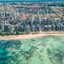 Praia de Jatiúca, conhecida por águas mornas e tranquilas, em Maceió (AL).