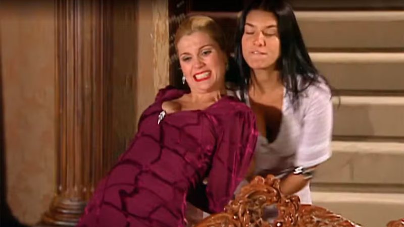 Em 'Alma Gêmea', Cristina e Serena se enfrentam a tapas; reveja a cena icônica - Reprodução/TV Globo