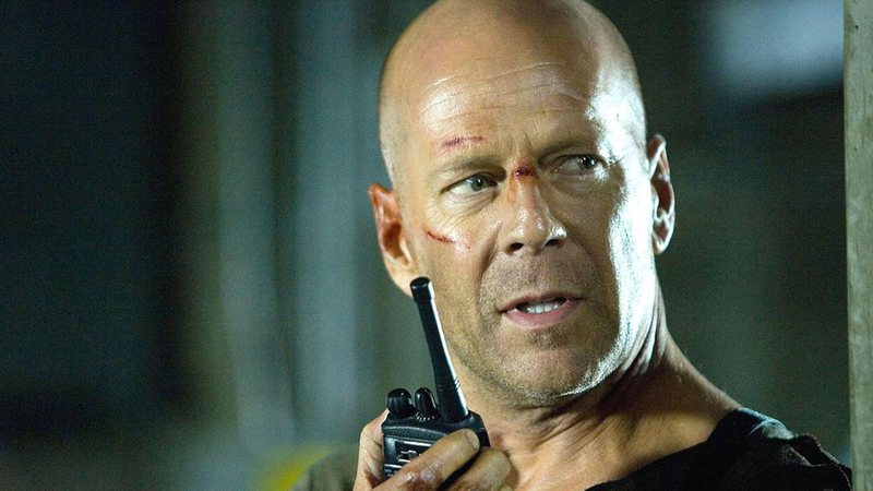 Bruce Willis em ação durante o filme 'Duro de Matar' - Divulgação