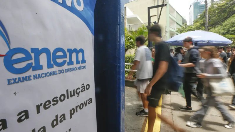 Segundo dia de provas do Enem 2024 teve menos abstenções do que nos anos anteriores - Paulo Pinto/Agência Brasil