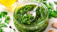 Chimichurri  é uma das ideias de acompanhamentos para churrasco vegano. - Svetlana Monyakova | ShutterStock