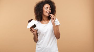 Massa de cacau presente no chocolate amargo oferece benefícios ao corpo - Dean Drobot | Shutterstock