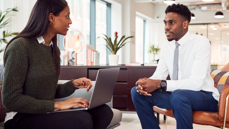 Entrevistas ajudam empregadores a conhecerem os candidatos - Shutterstock