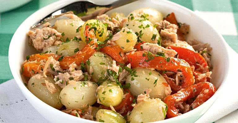 Receita de Salada de cebola, atum e pimentão - Ormuzd Alves